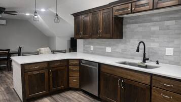 Mikrowelle, Ofen, Herdplatte, Geschirrspüler