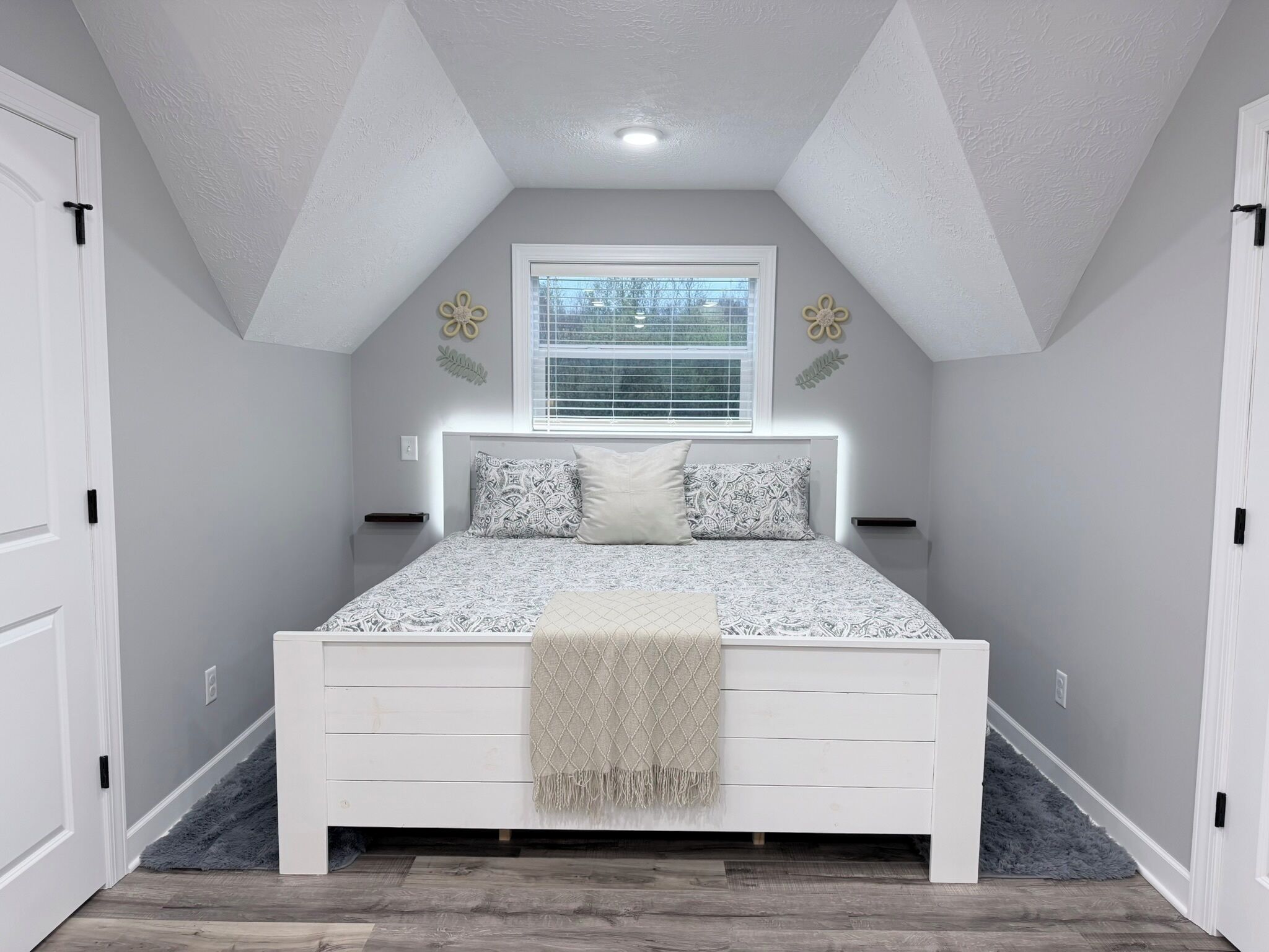 1 bedroom, travel cot, free WiFi, bed sheets