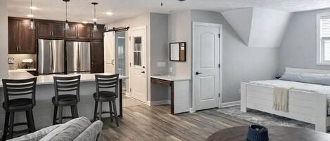 Travel cot, free WiFi, bed sheets