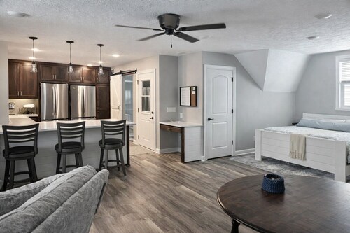 Fabulous 1 King Bed & 1 Queen Sofa Sleeper;  Cozy, Quiet, Retreat in St. Francis