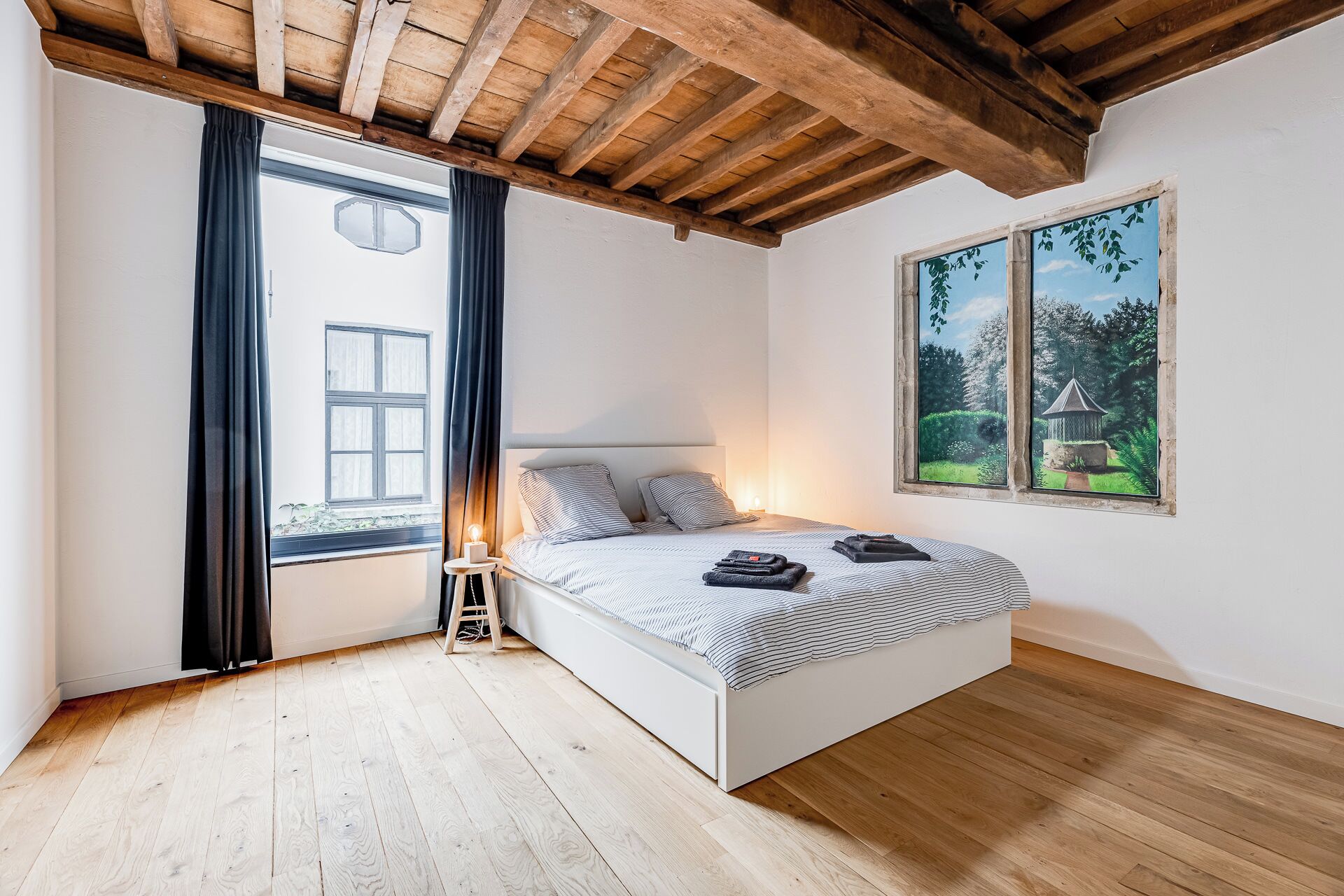 Iron/ironing board, Internet, bed sheets