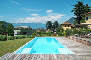Outdoor pool, a heated pool - Holiday Apartment ‘Erbacher – Gabi’s Suite’ with Mountain View, Sauna and Pool (Bozen)