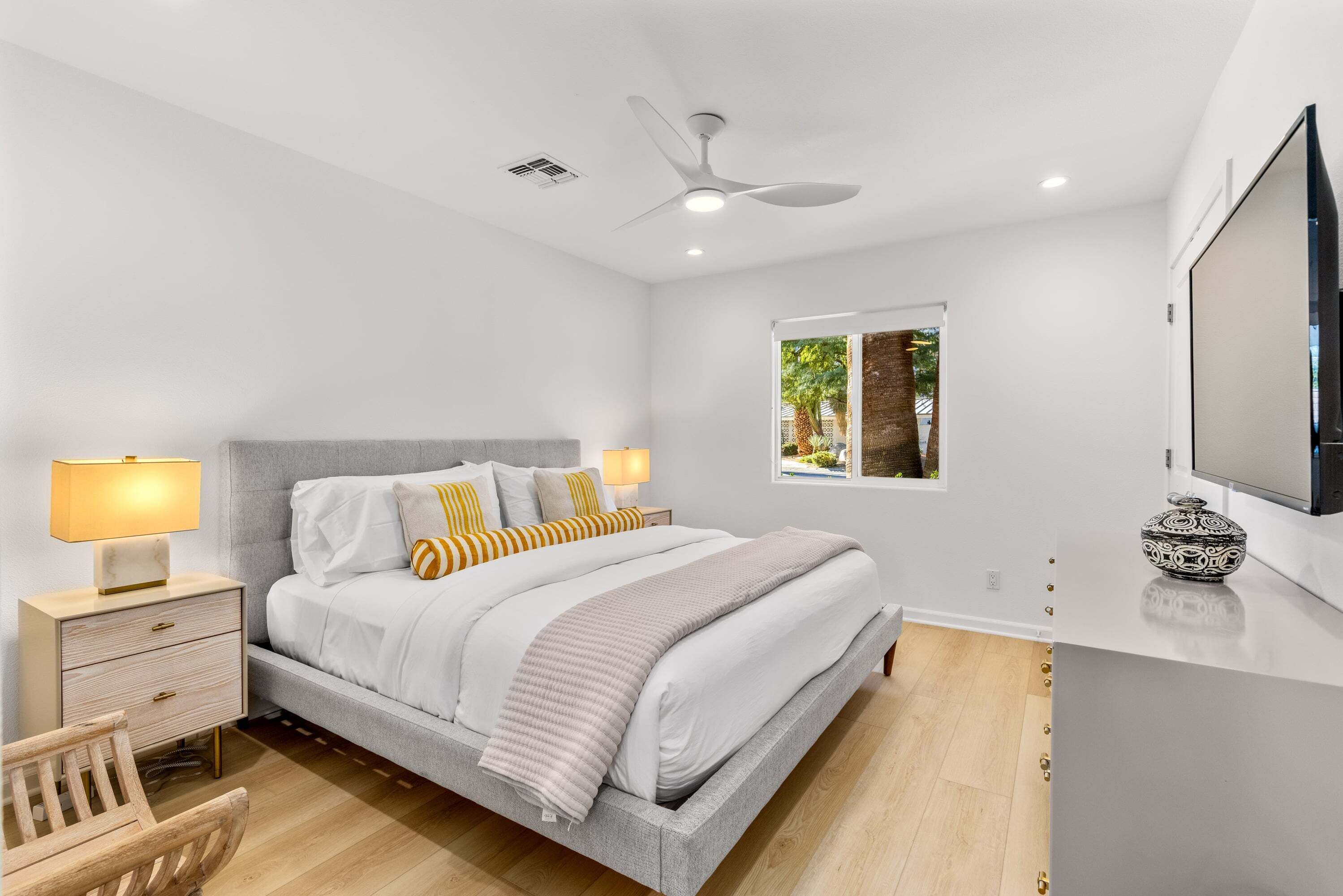 5 bedrooms, iron/ironing board, free WiFi, bed sheets