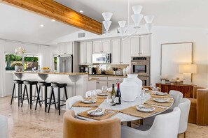 Dining - The Dean - Modern Zen Retreat in Deepwell (Palm Springs)