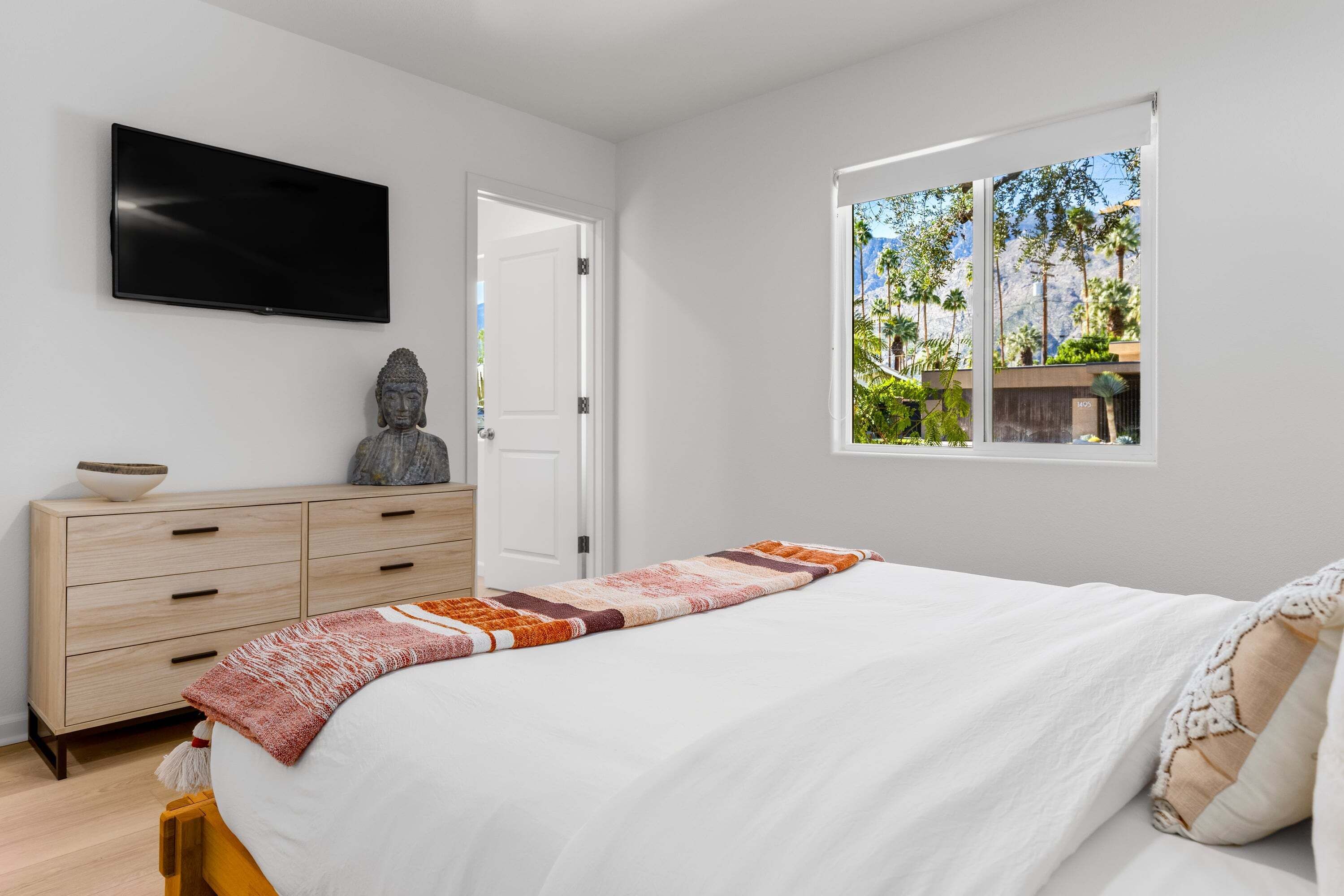 5 bedrooms, iron/ironing board, free WiFi, bed sheets