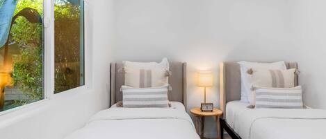 5 bedrooms, iron/ironing board, free WiFi, bed sheets