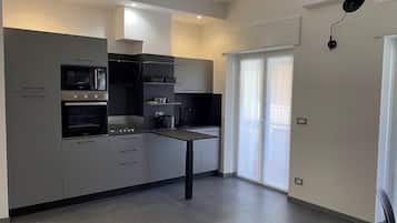 Mikrowelle, Ofen, Herdplatte, Geschirrspüler