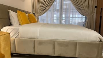 Studio Suite, Executive Level | Blackout drapes, soundproofing, iron/ironing board, free WiFi