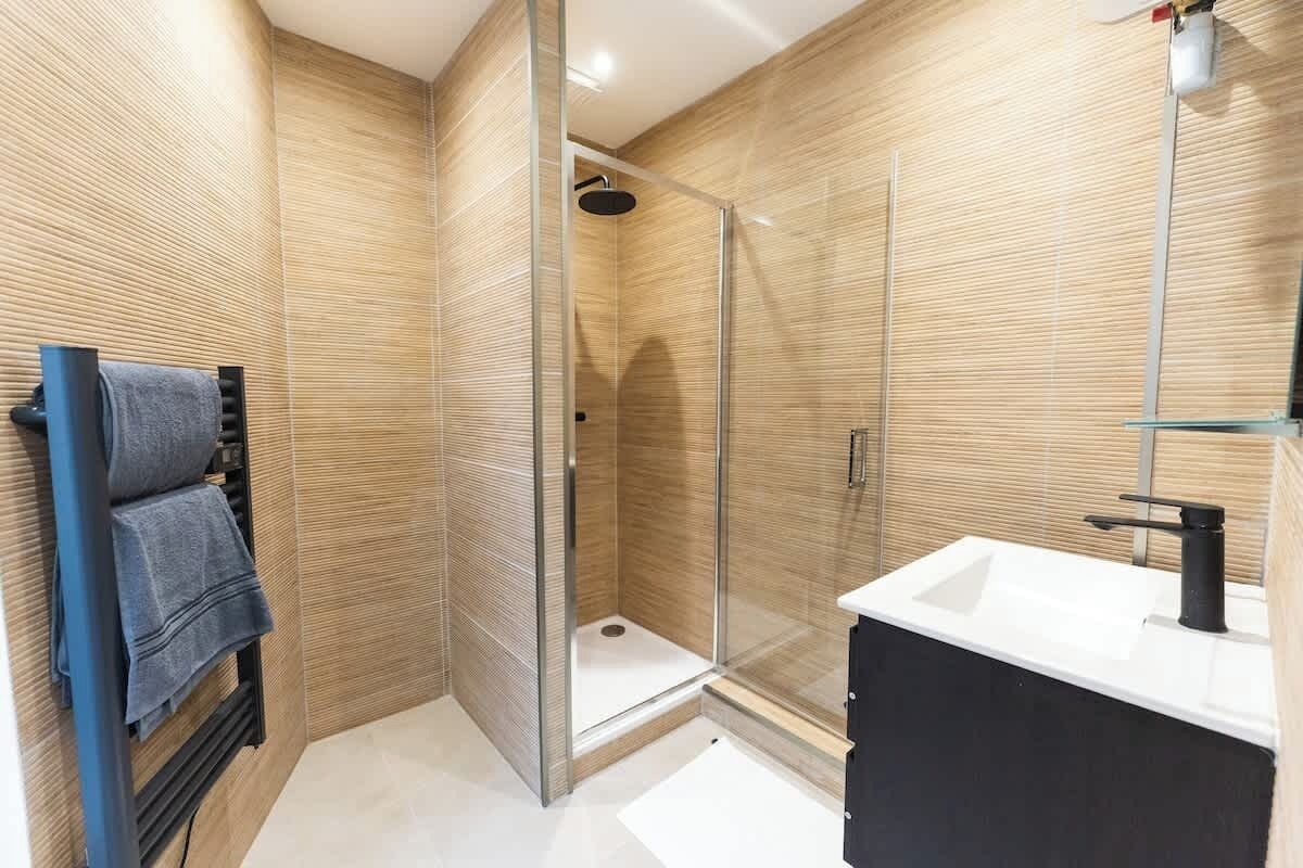 Een douche, een haardroger