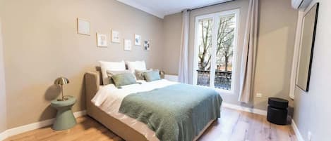 Iron/ironing board, WiFi, bed sheets