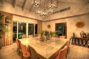 Villa, Multiple Bedrooms, Accessible, Smoking | Ruang makan