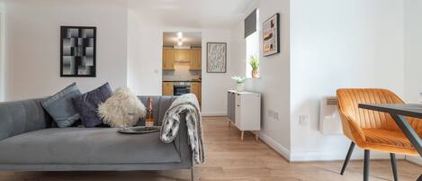 Apartment, 2 Bedrooms | Living room