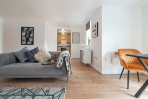 Apartment, 2 Bedrooms | Living room - Stylish 2 - Bed Manning Gardens (Croydon)