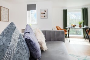 Apartment, 2 Bedrooms | Living room - Stylish 2 - Bed Manning Gardens (Croydon)