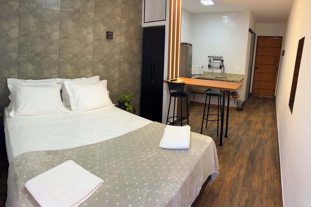 Suíte superior, vista para o pátio | Wi-Fi de cortesia