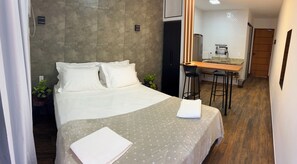 Suíte superior, vista para o pátio | Wi-Fi de cortesia