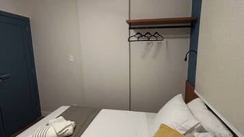 Cortinas blackout, tabla de planchar con plancha y wifi gratis