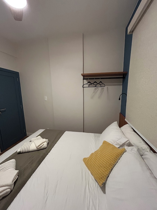 Cortinas blackout, tabla de planchar con plancha y wifi gratis