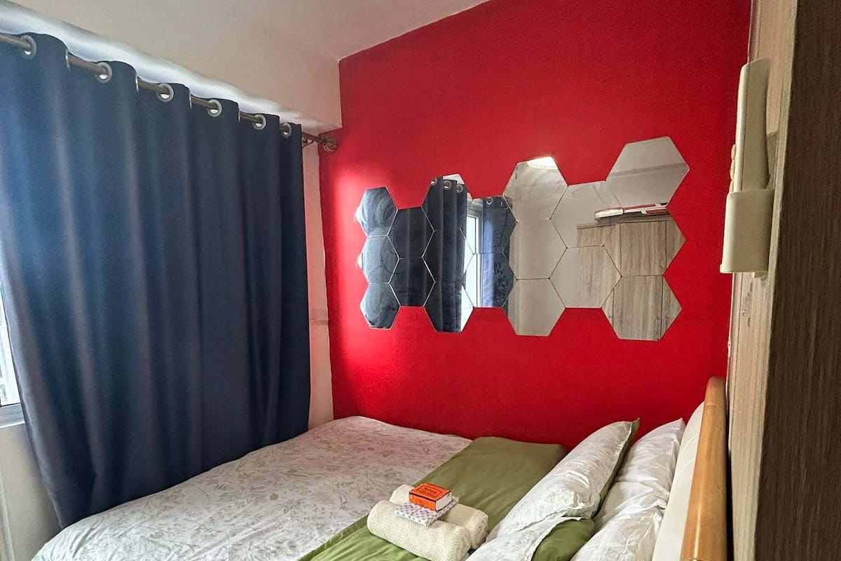 Decoración personalizada, muebles diferentes y wifi gratis