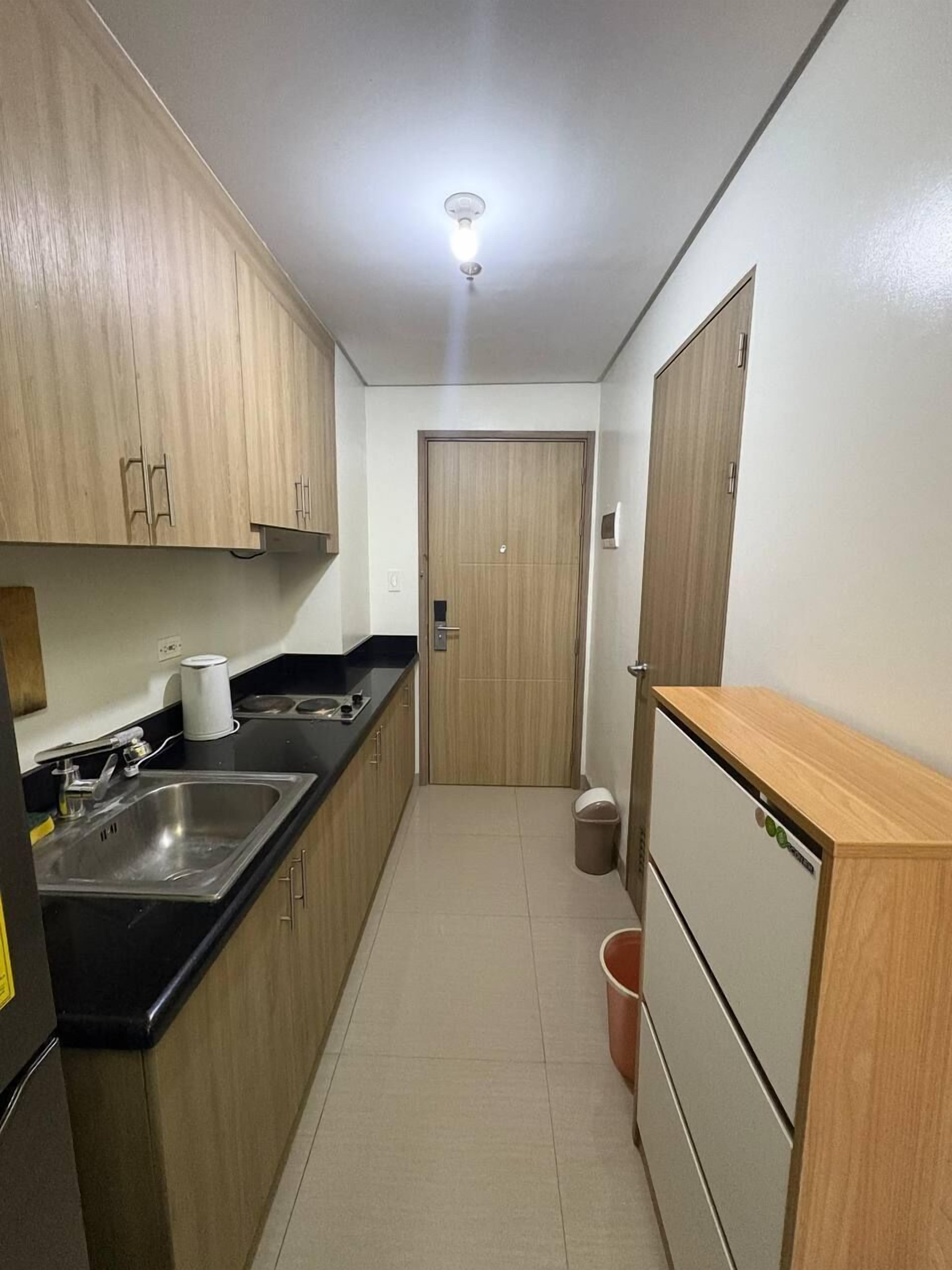Elite Apartment | Private kitchen | Fridge, microwave, stovetop, cleaning supplies