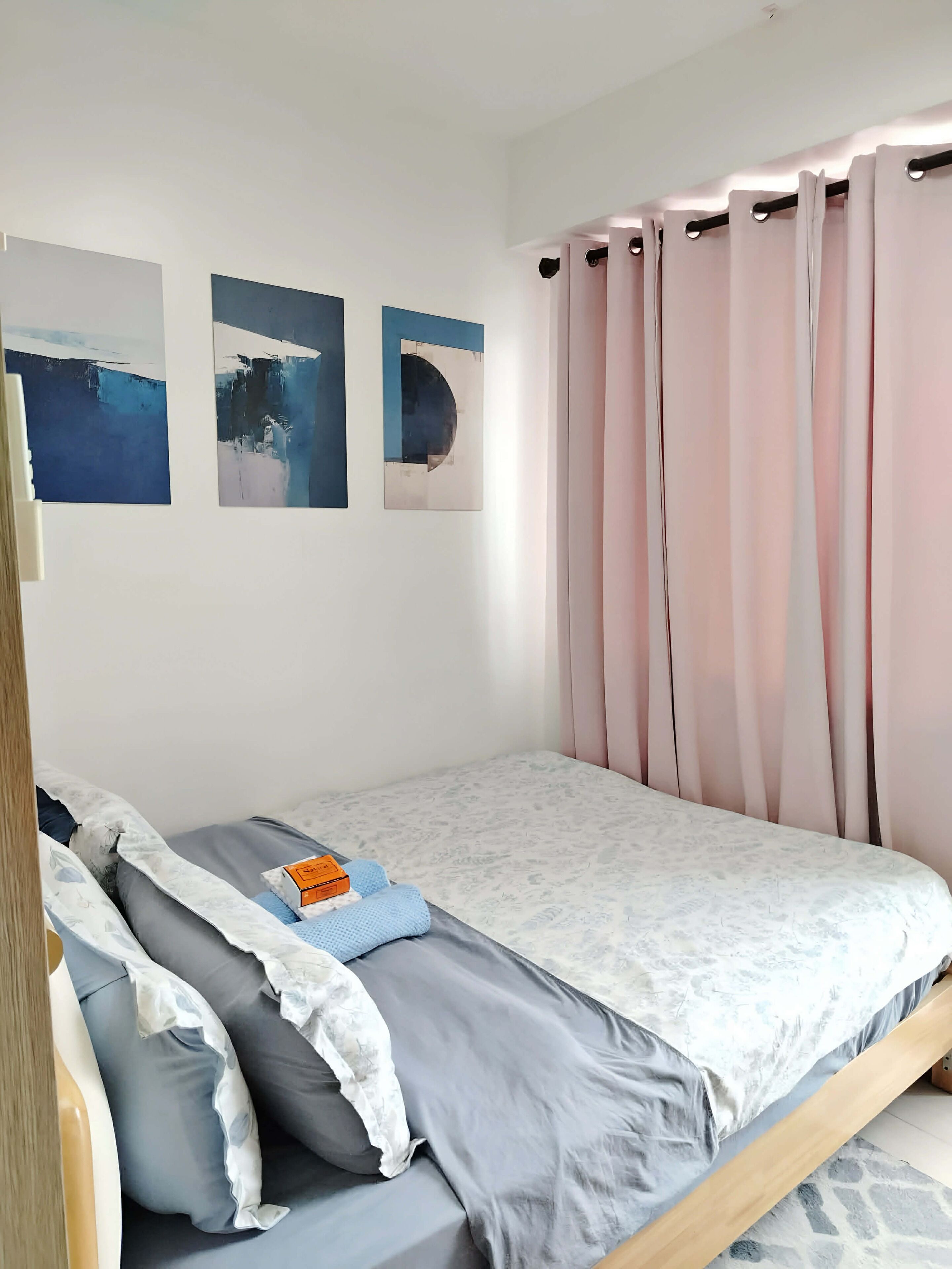 Decoración personalizada, muebles diferentes y wifi gratis 