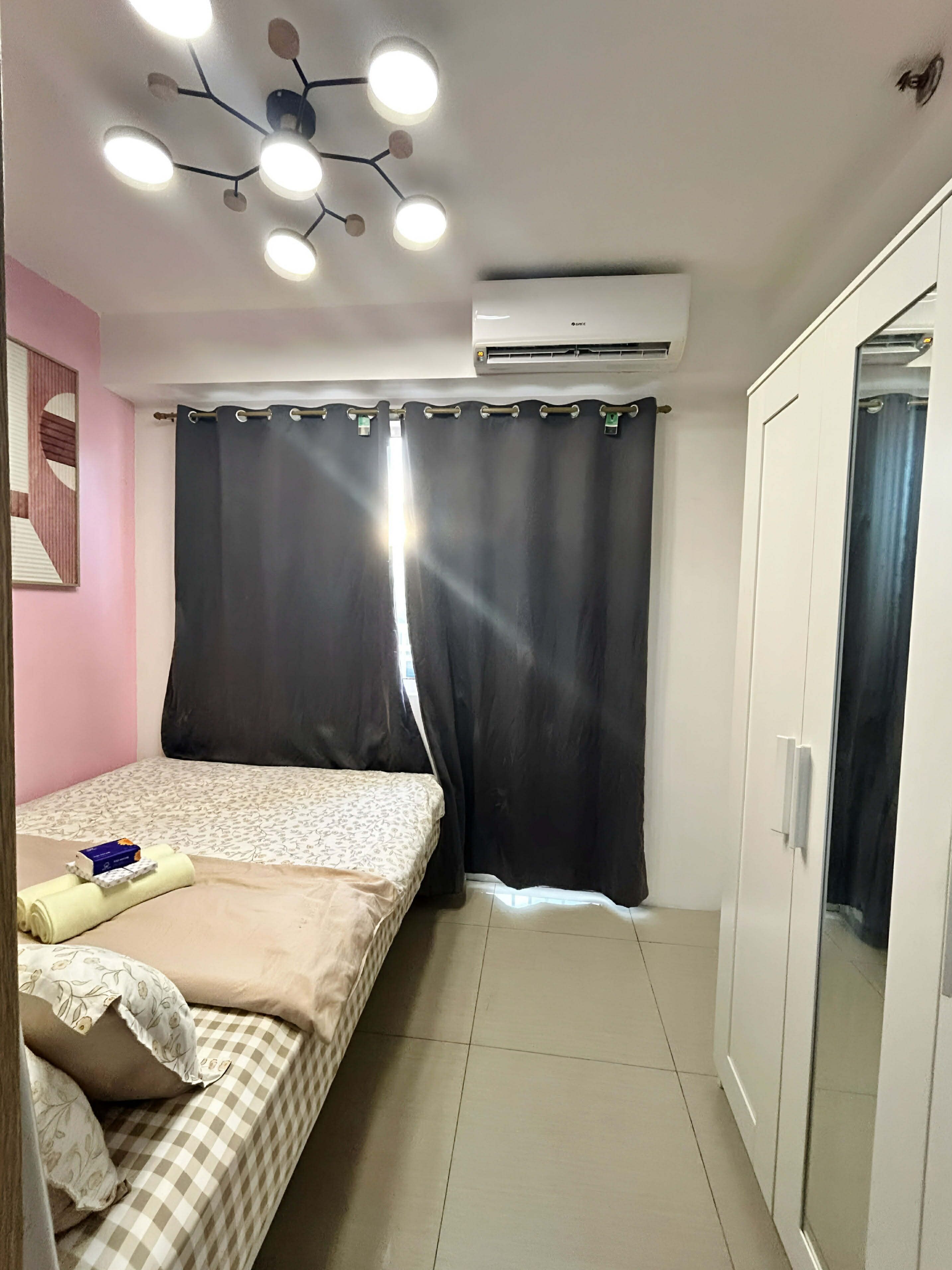 Decoración personalizada, muebles diferentes y wifi gratis 