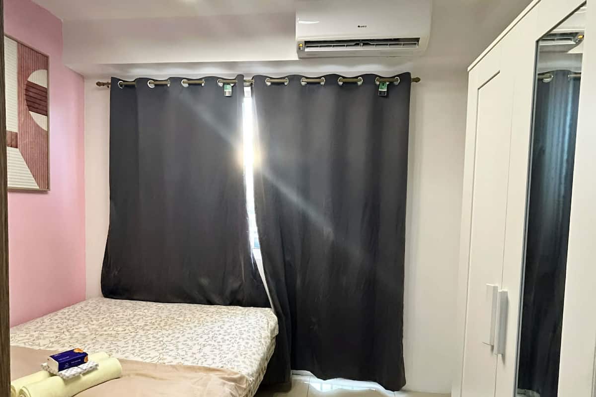 Decoración personalizada, muebles diferentes y wifi gratis