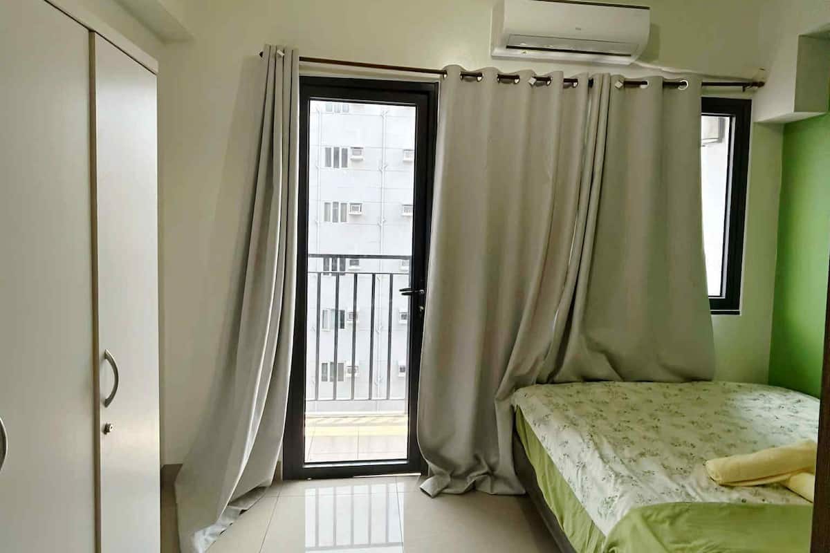 Decoración personalizada, muebles diferentes y wifi gratis