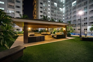 Garden - Shore Residences MOA staycation (Pasay)
