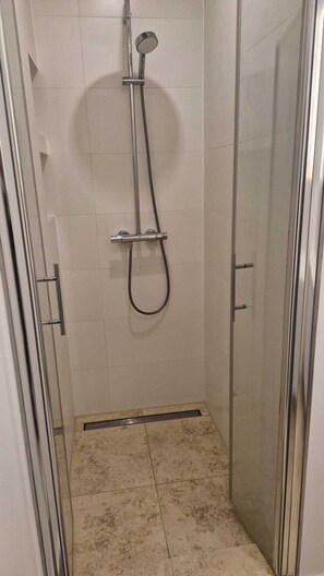 Haartrockner, Seife, Toilettenpapier