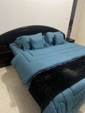 2 habitaciones, tabla de planchar con plancha, wifi y ropa de cama 