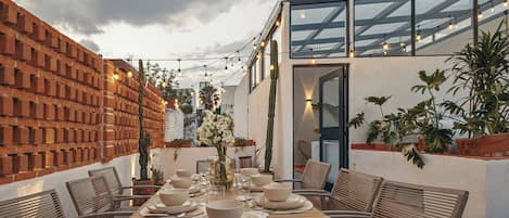 Outdoor dining