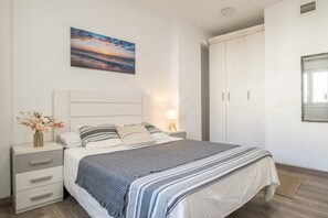 Iron/ironing board, WiFi, bed sheets - Apartamento 'Ventura Mq' con piscina comunitaria, Wi-Fi y aire acondicionado (Tarifa)