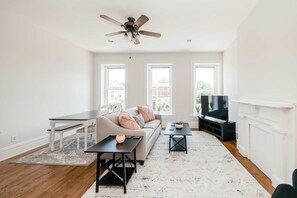 Smart TV - Historic RVA Apartment with Coffee Bar-Pet friendly-Walk to Convention Center (Richmond)