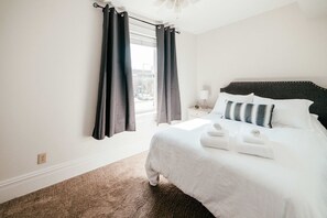 2 bedrooms, desk, iron/ironing board, free WiFi - Historic RVA Apartment with Coffee Bar-Pet friendly-Walk to Convention Center (Richmond)