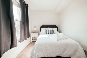 2 bedrooms, desk, iron/ironing board, free WiFi - Historic RVA Apartment with Coffee Bar-Pet friendly-Walk to Convention Center (Richmond)