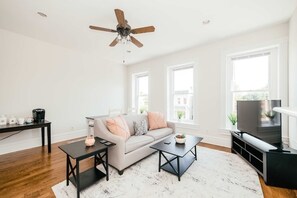 Smart TV - Historic RVA Apartment with Coffee Bar-Pet friendly-Walk to Convention Center (Richmond)