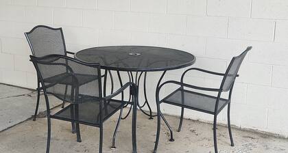 Cozy 1-bedroom condo in serene Oak Harbor with AC and private dock to Lake Erie