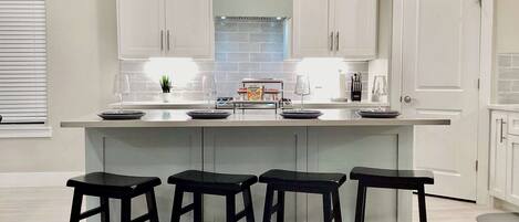 Casa, varias camas, hidromasaje, vista al jardín (Kemah Marina) | Restaurantes