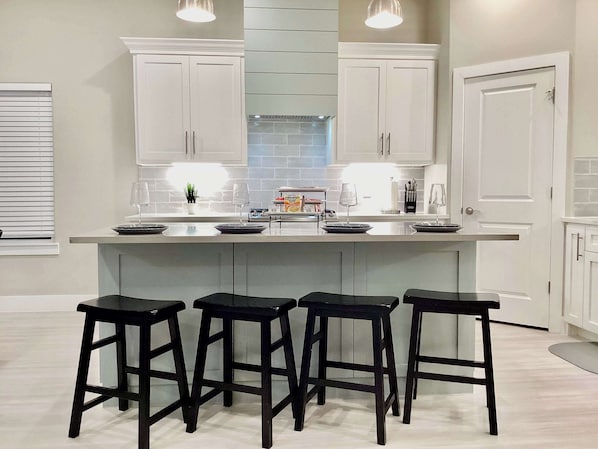House, Multiple Beds, Hot Tub, Garden View (Kemah Marina) | Dining - Kemah Marina  Home for 8 (Kemah)