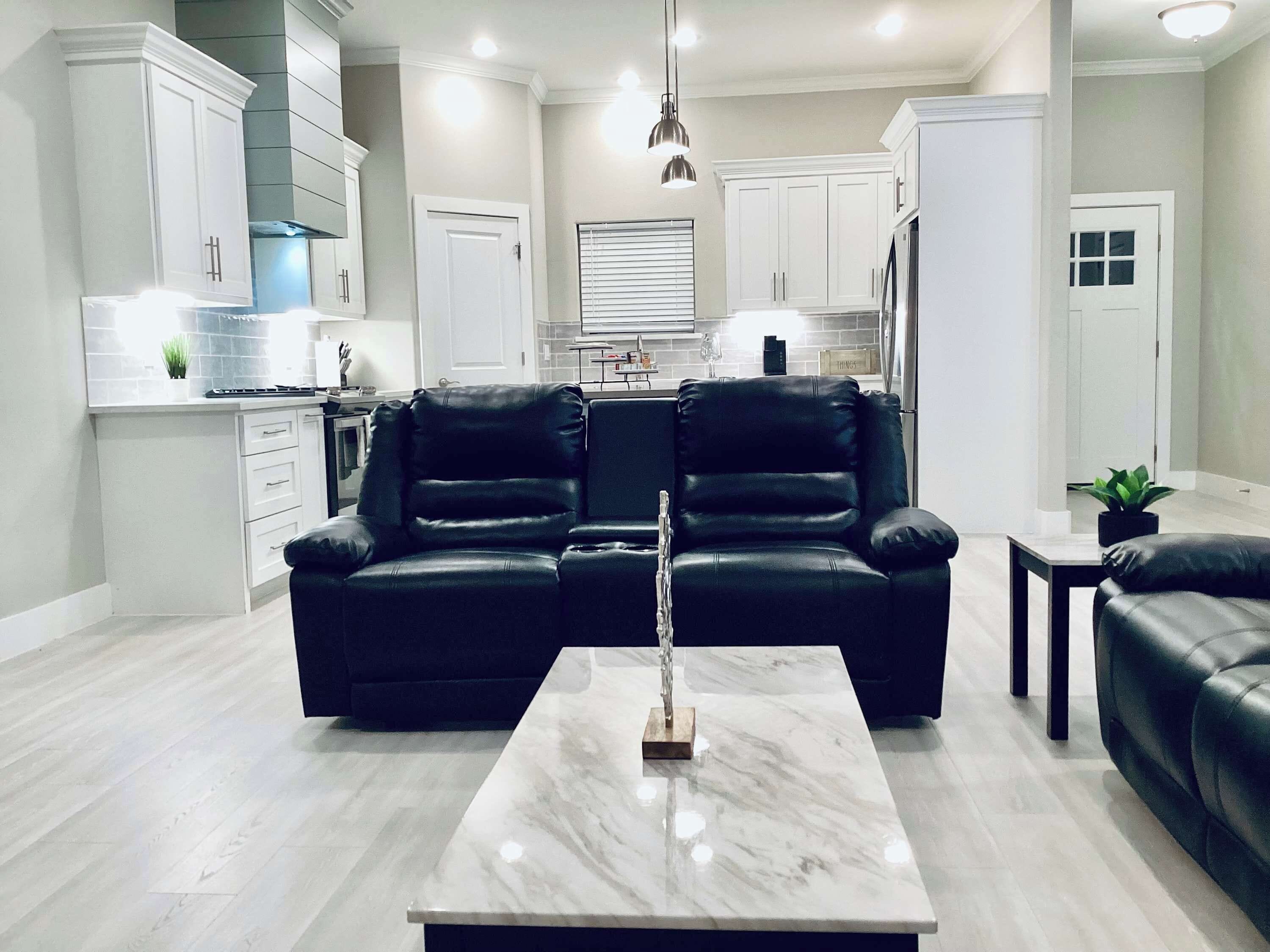 House, Multiple Beds, Hot Tub, Garden View (Kemah Marina) | Living area