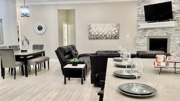 Casa, várias camas, banheira de imersão, vista para o jardim (Kemah Marina) | Opções para refeição