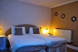 Camera Deluxe con 2 letti singoli | Ferro/asse da stiro, Wi-Fi gratuito, accesso in sedia a rotelle