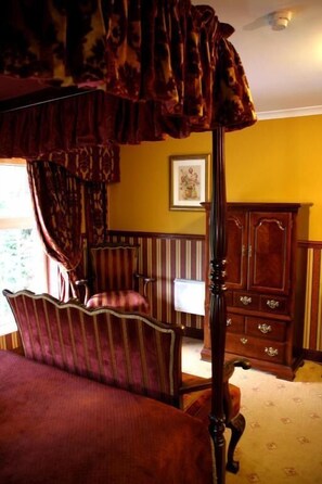 Superior Double Room | Interior - Ty Newydd Country Hotel (Hirwaun)