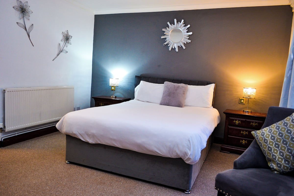 Deluxe dubbelrum | Strykjärn/strykbräda, gratis wi-fi och rullstolsanpassning