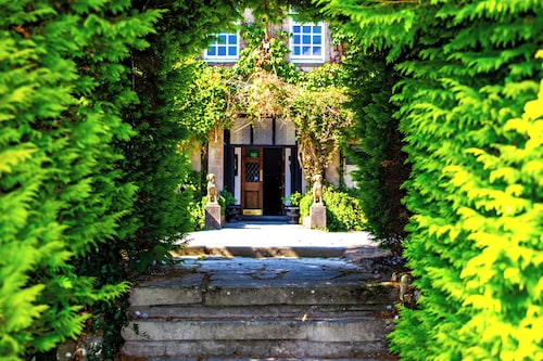 Ty Newydd Country Hotel