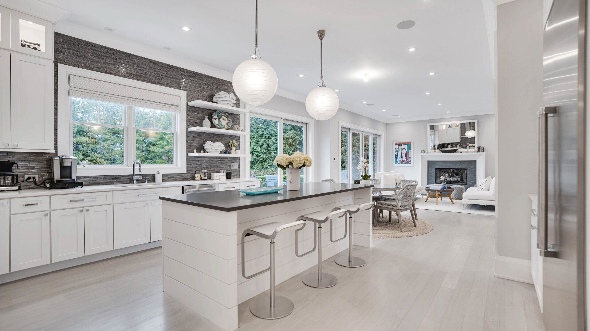 Mikrovågsugn, ugn, spishäll och kaffe- och tebryggare