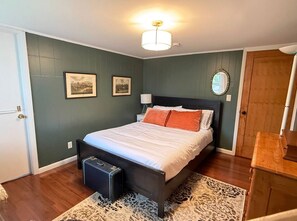 4 bedrooms, desk, iron/ironing board, WiFi