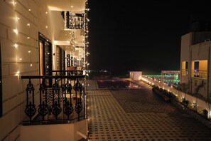 Executive Double Room | Balcony - See Pearl  (Kanthi)