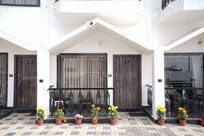 Property grounds - See Pearl  (Mandarmani,)